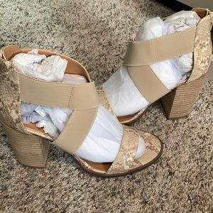 Size 8 beige snake skin print sandals